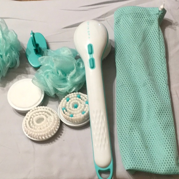 Spin Spa Body Brush with 5 attachments. NEW - Picture 3 of 3